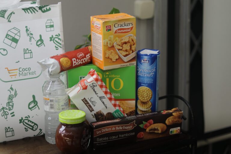 Sélection de produits et sac Coco Market pour le Fit & Breakfast